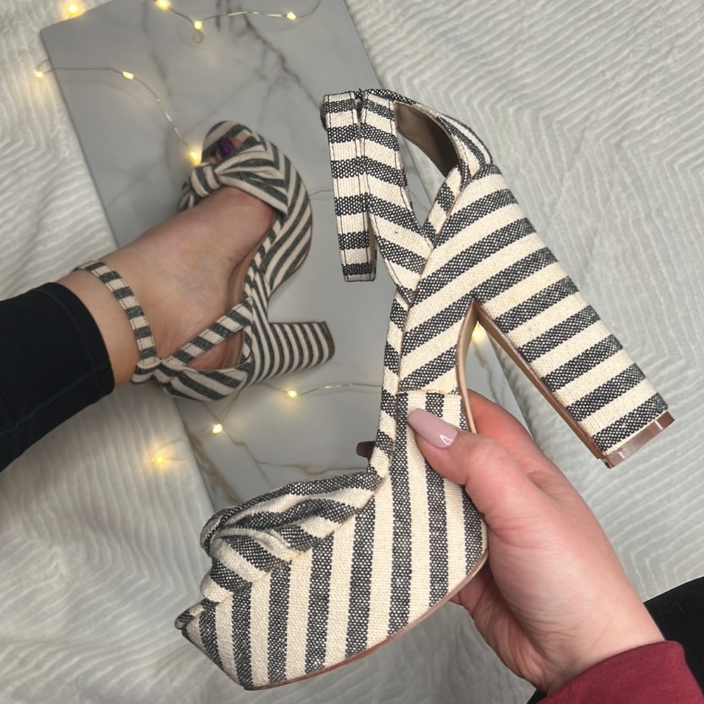 JustFab Lawren Wide Width Striped Platform Sandal - Size 10 - Picture 1 of 14